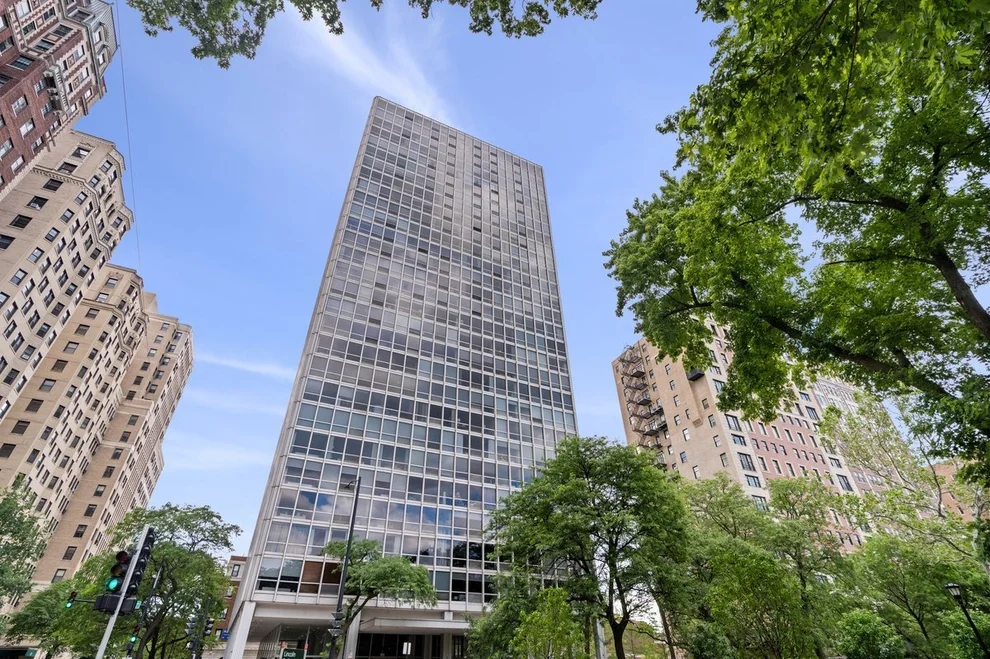Unit for sale at 2400 N Lakeview Avenue, Chicago, IL 60614