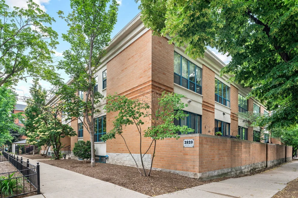 Unit for sale at 2820 N GREENVIEW Street, Chicago, IL 60657