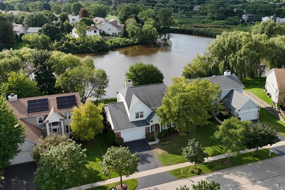 Unit for sale at 1140 Oakmeadow Court, Gurnee, IL 60031