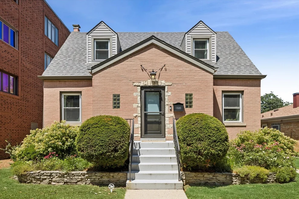 Unit for sale at 1320 E Washington Street, Des Plaines, IL 60016