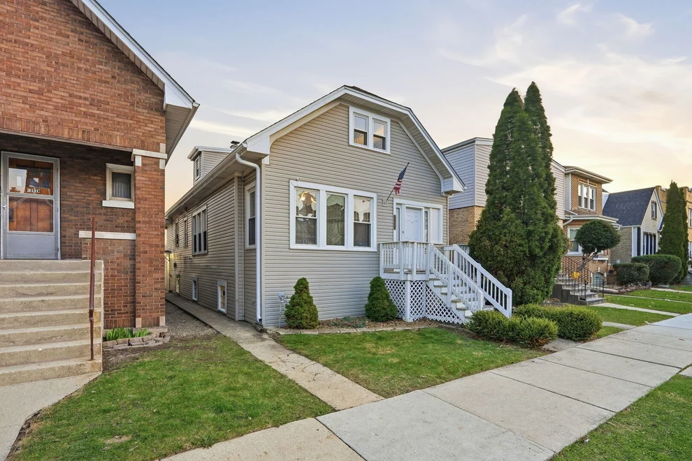 Unit for sale at 5135 W Melrose Street, Chicago, IL 60641