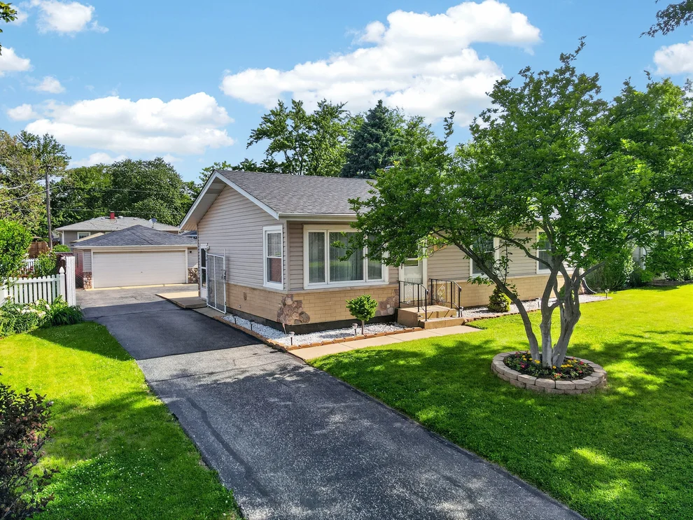 Unit for sale at 1104 Basin Drive, Lockport, IL 60441