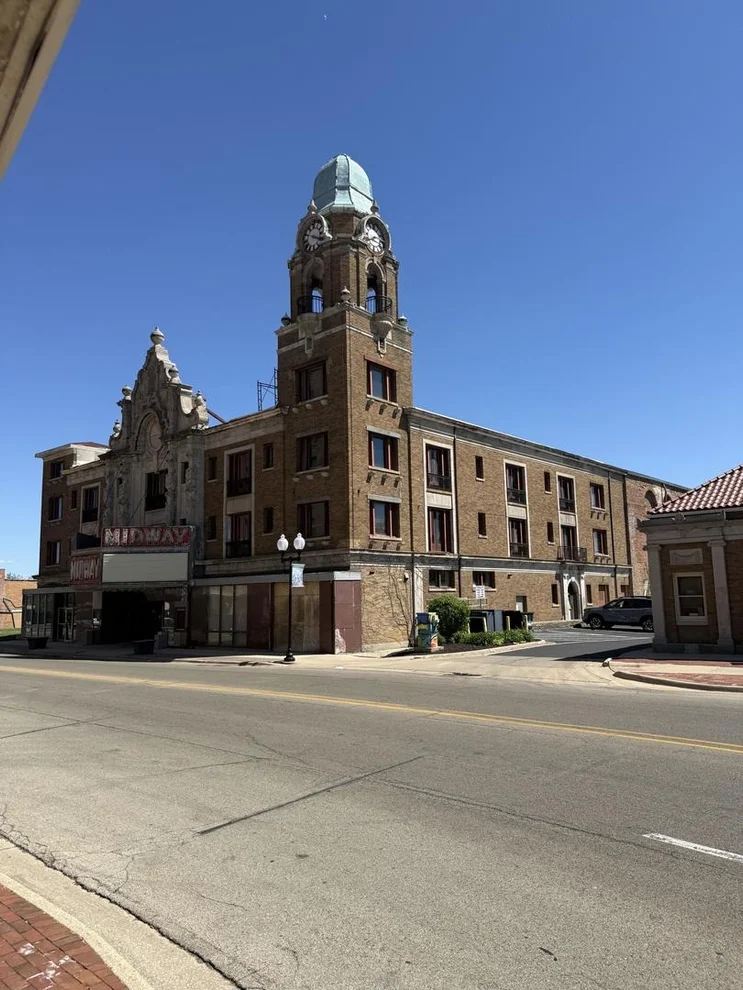 Unit for sale at 721 E State Street, Rockford, IL 61104