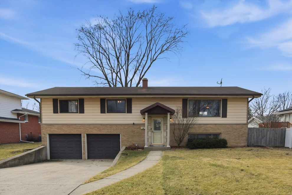 Unit for sale at 130 N Horner Lane, Mount Prospect, IL 60056