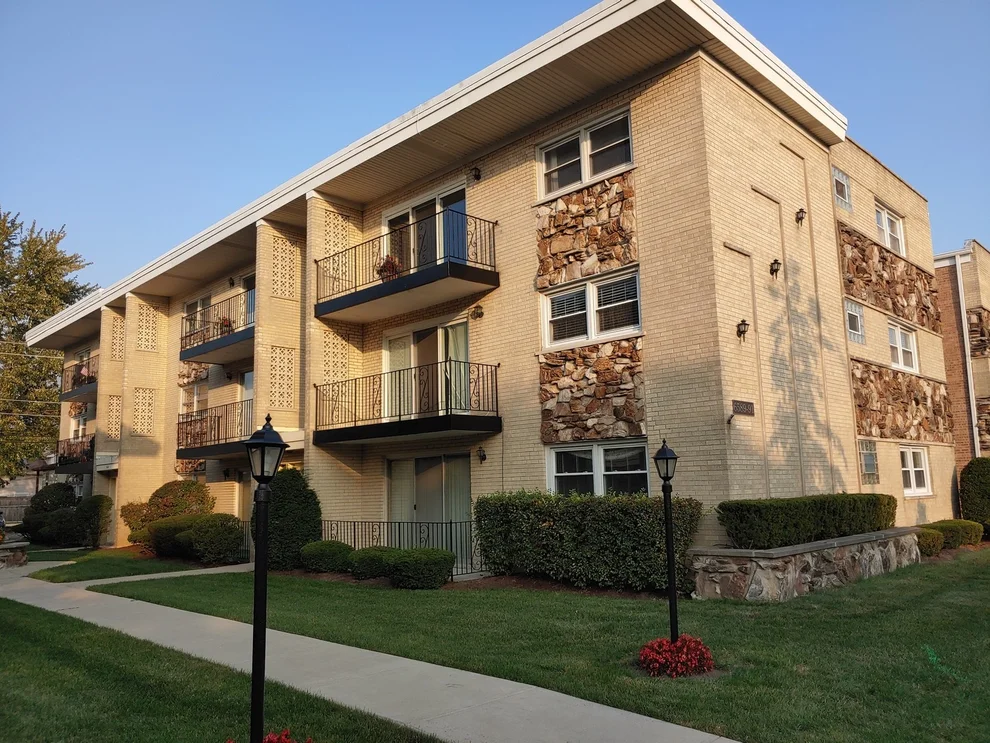 Unit for sale at 6589 N NORTHWEST Highway, Chicago, IL 60631