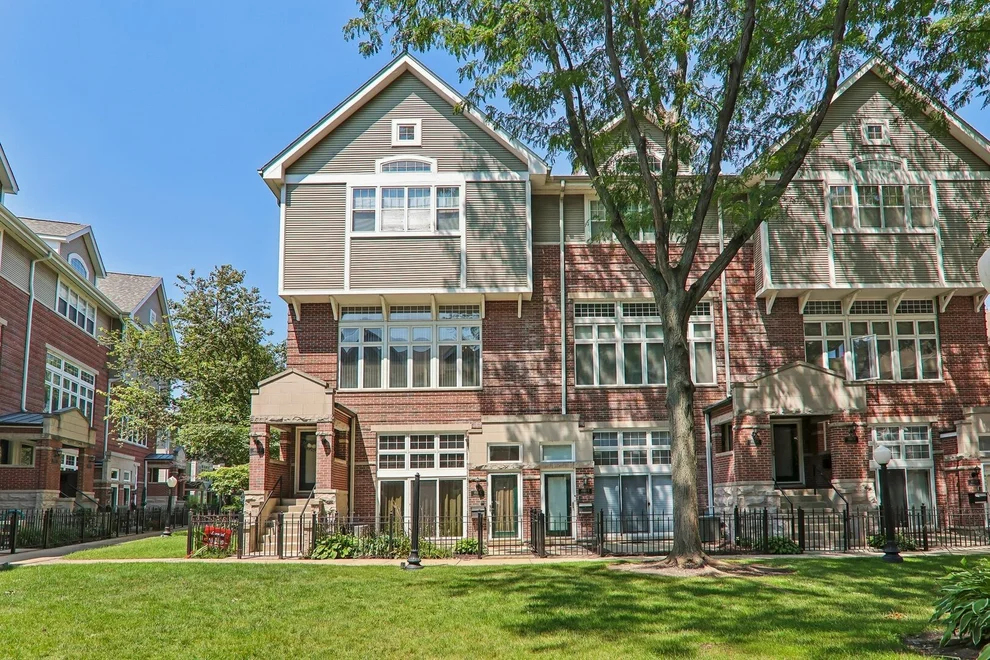 Unit for sale at 4930 S Cornell Avenue, Chicago, IL 60615