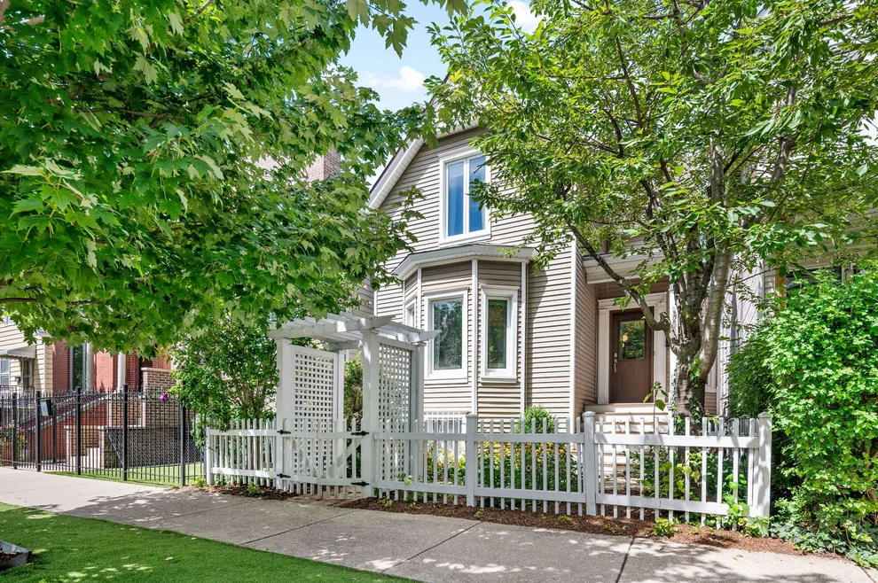 Unit for sale at 2520 W Medill Avenue, Chicago, IL 60647