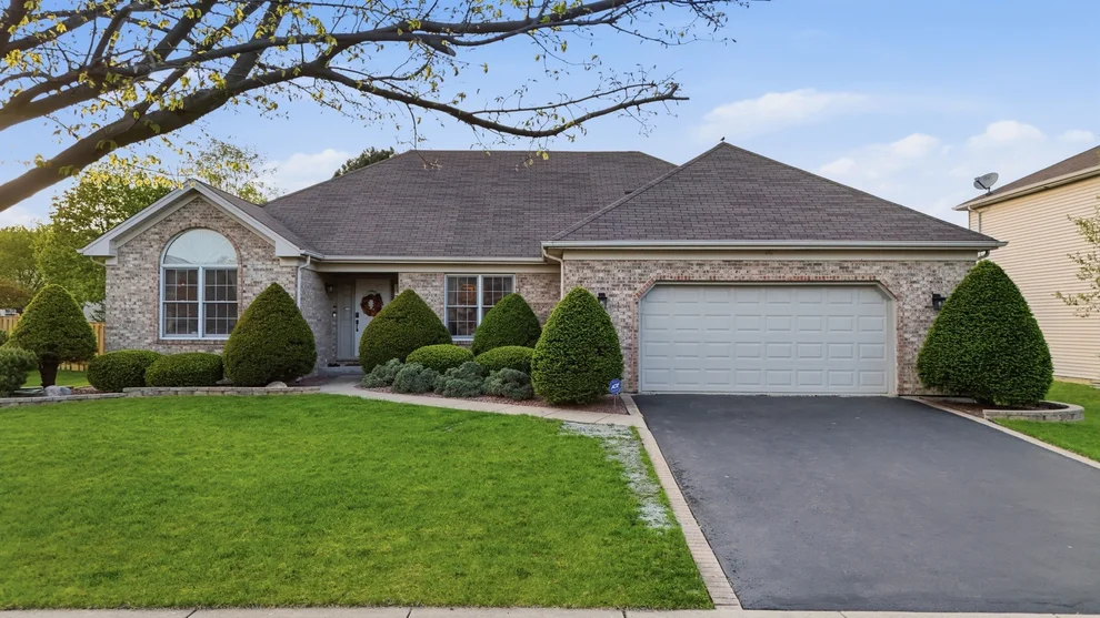 Unit for sale at 25006 Sandra Lane, Plainfield, IL 60544
