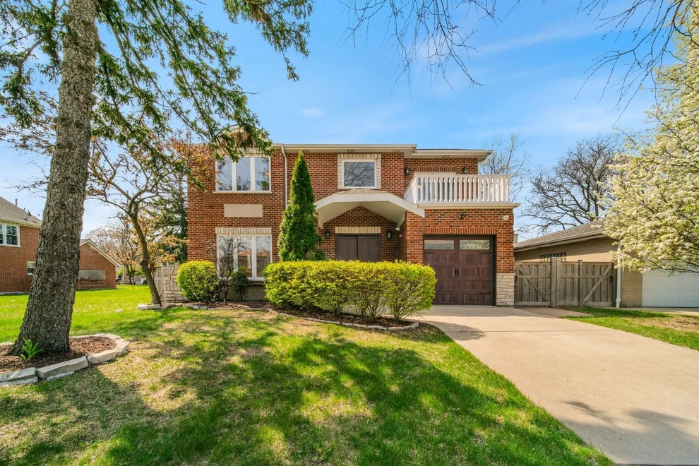 Unit for sale at 701 OAKTON Street, Park Ridge, IL 60068