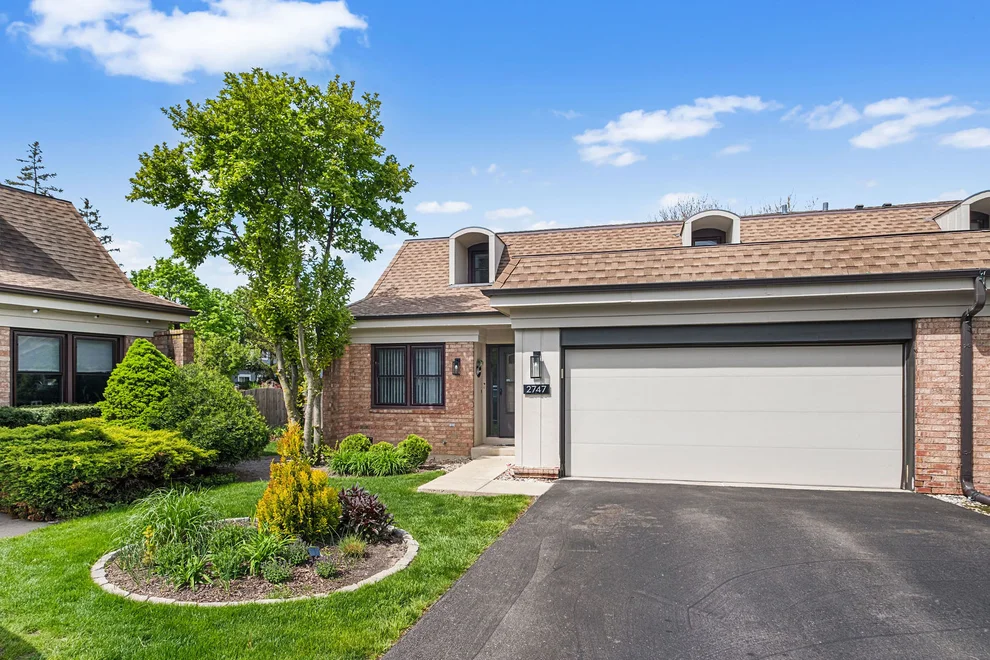 Unit for sale at 2747 Wilshire Lane, Northbrook, IL 60062