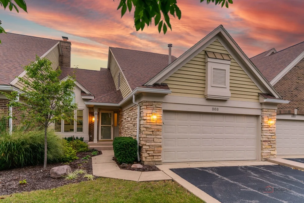 Unit for sale at 868 Island Court, Deerfield, IL 60015