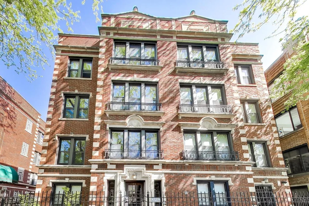 Unit for sale at 918 W Ainslie Street, Chicago, IL 60640