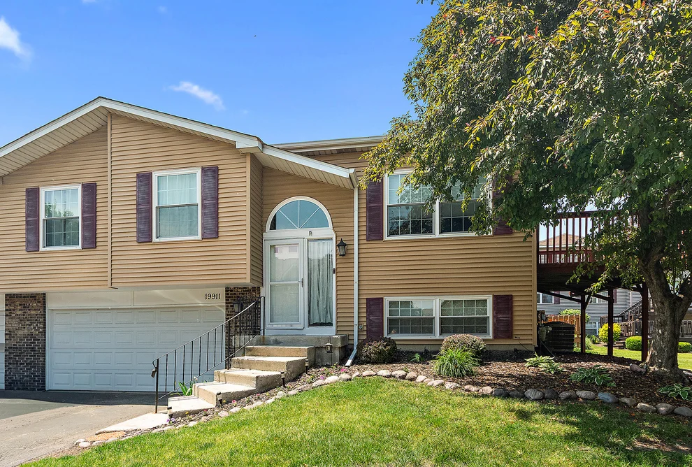 Unit for sale at 19911 S EDINBURGH Lane, Frankfort, IL 60423