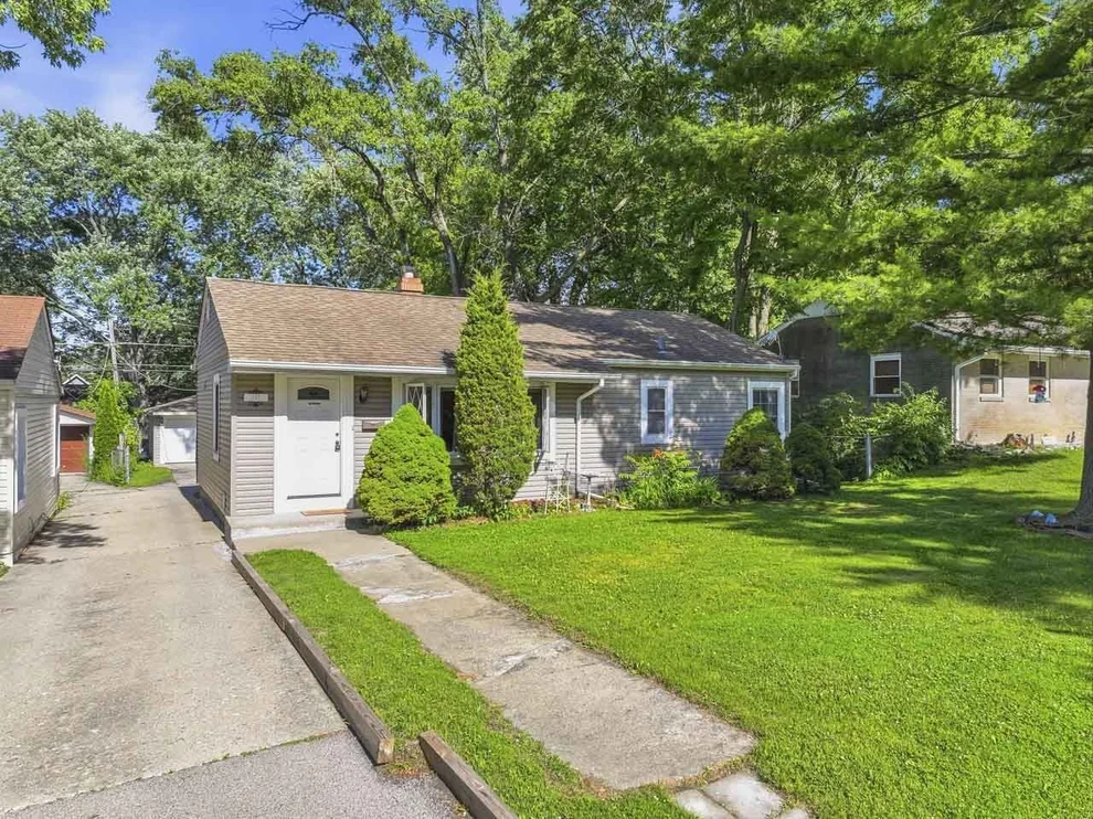 Unit for sale at 121 S ARCHER Road, Mundelein, IL 60060
