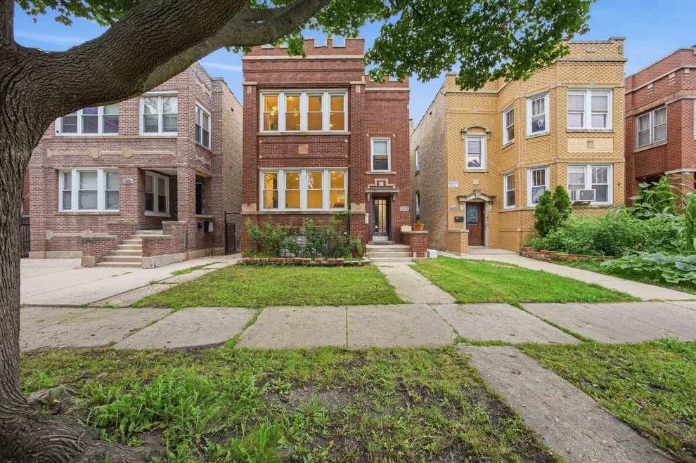 Unit for sale at 4836 W Barry Avenue, Chicago, IL 60641