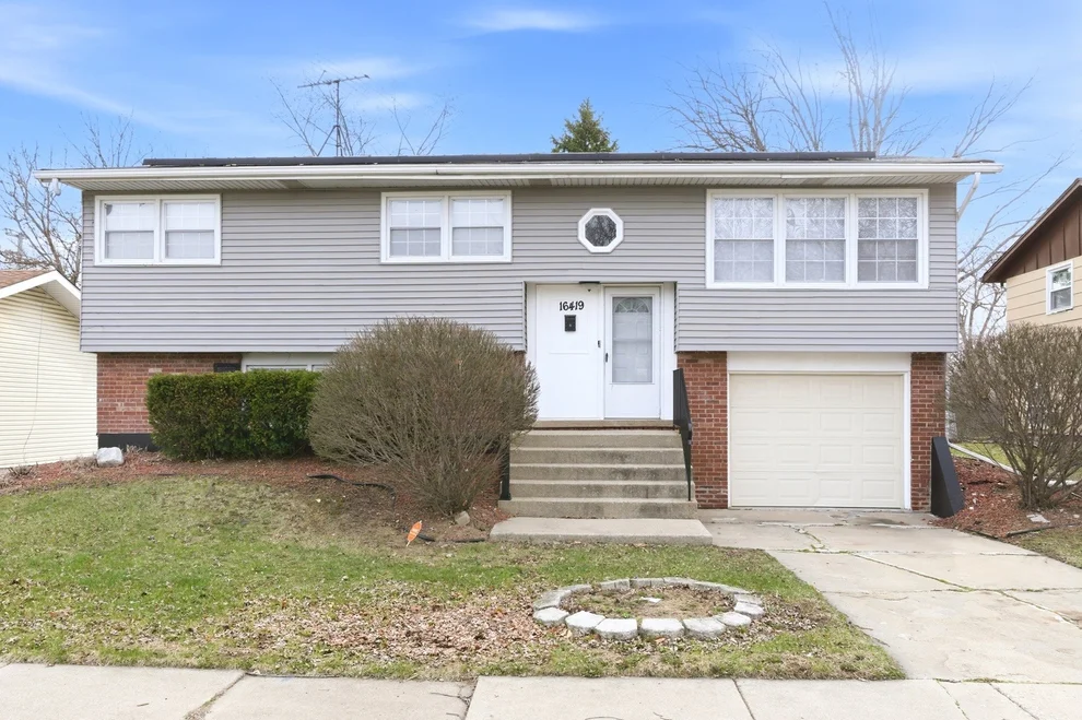 Unit for sale at 16419 Woodlawn West Avenue, South Holland, IL 60473