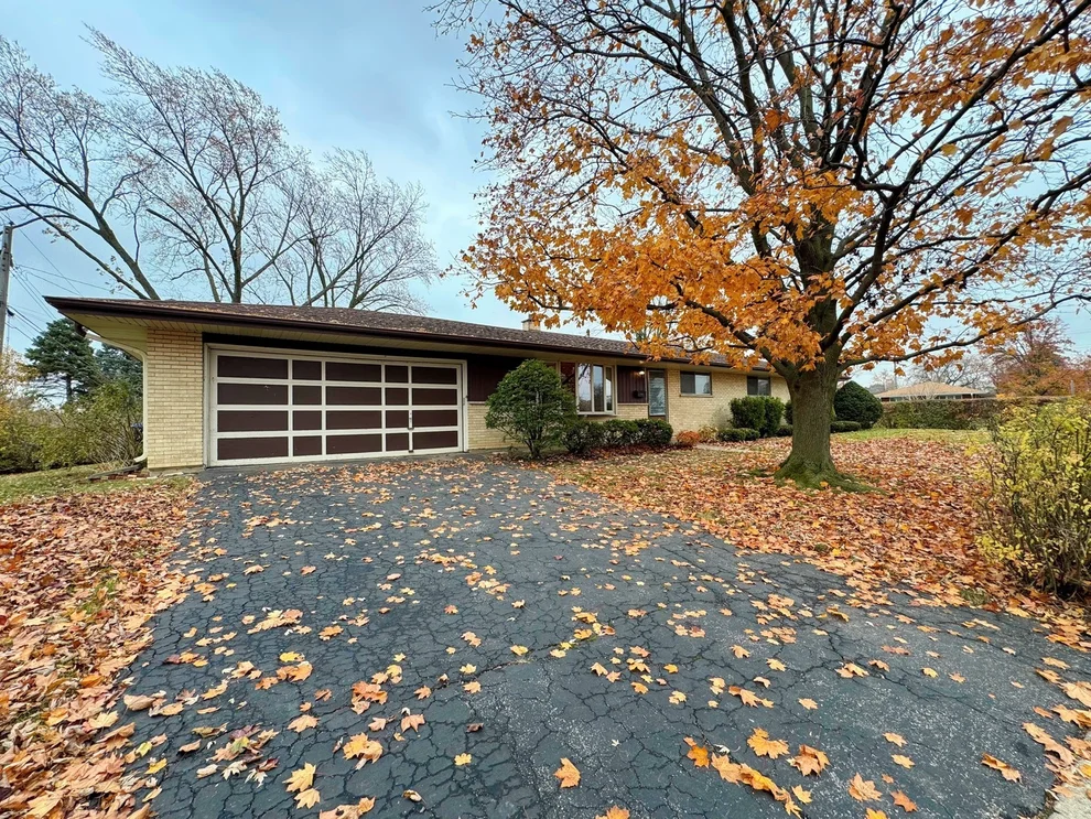 Unit for sale at 761 Marshall Drive, Des Plaines, IL 60016