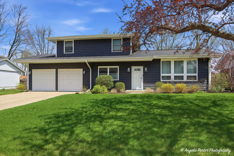 Unit for sale at 412 Surrey Lane, Lindenhurst, IL 60046