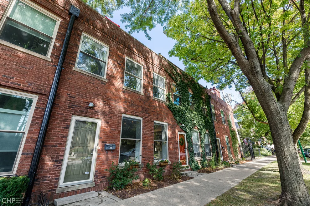 Unit for sale at 5301 N Ravenswood Avenue, Chicago, IL 60640