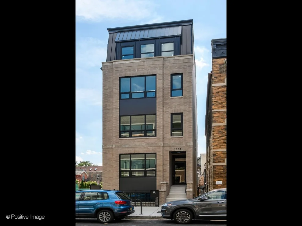 Unit for sale at 1951 W Dickens Avenue, Chicago, IL 60614