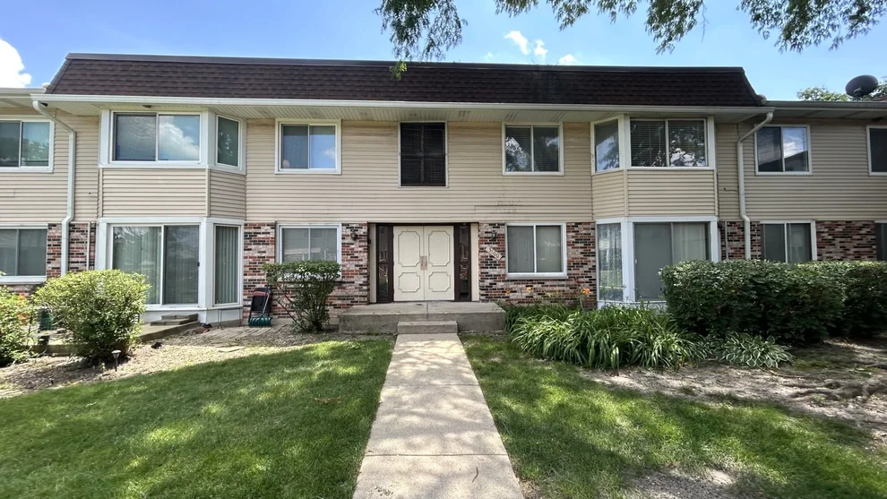Unit for sale at 3100 Roberts Drive, Woodridge, IL 60517