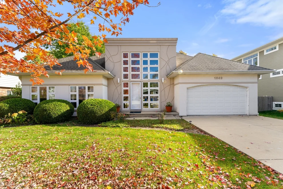 Unit for sale at 1649 Central Avenue, Northbrook, IL 60062