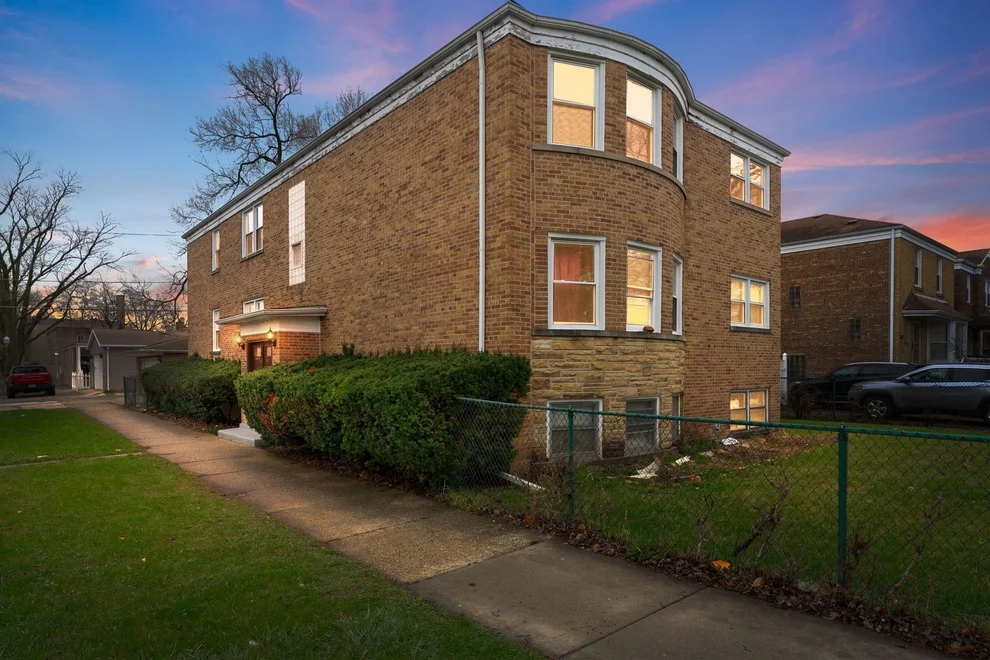 Unit for sale at 3025 W Rosemont Avenue, Chicago, IL 60659