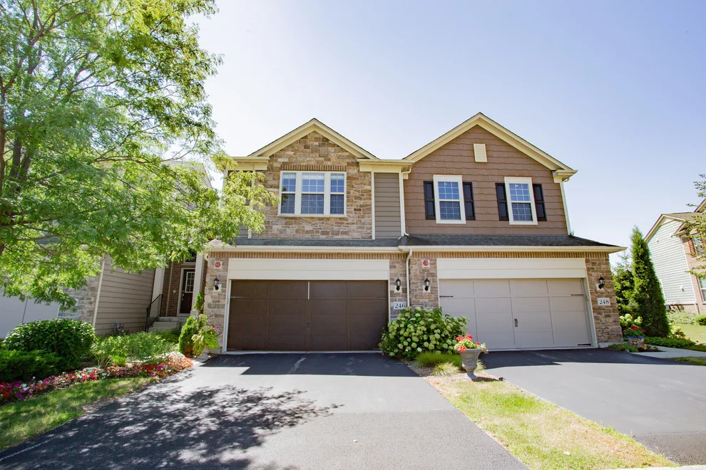 Unit for sale at 246 Belmont Drive, Lincolnshire, IL 60069