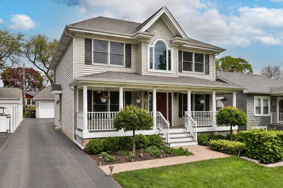 Unit for sale at 52 W Glenlake Avenue, Roselle, IL 60172
