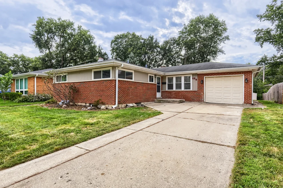 Unit for sale at 12 S Waterman Avenue, Arlington Heights, IL 60004
