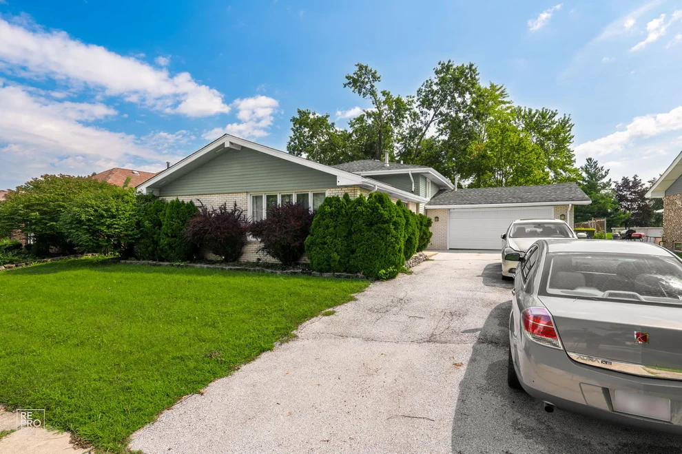 Unit for sale at 19533 Lake Lynwood Drive, Lynwood, IL 60411
