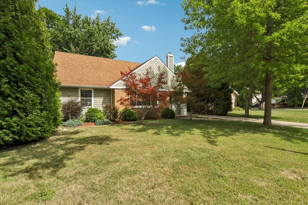 Unit for sale at 409 Hubbard Avenue, Elgin, IL 60123