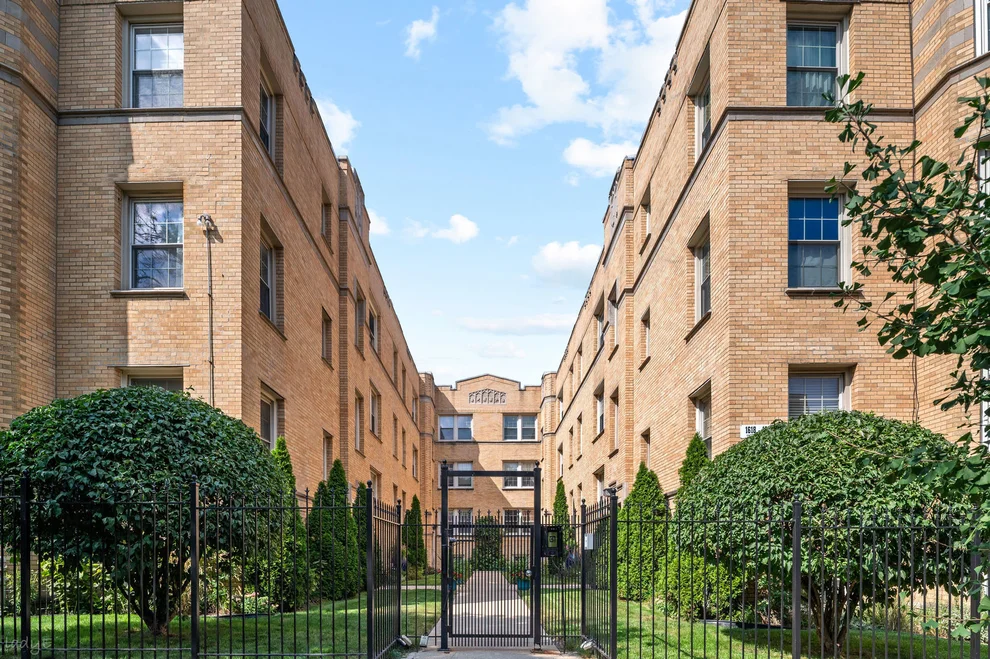Unit for sale at 1622 W Wallen Avenue, Chicago, IL 60626