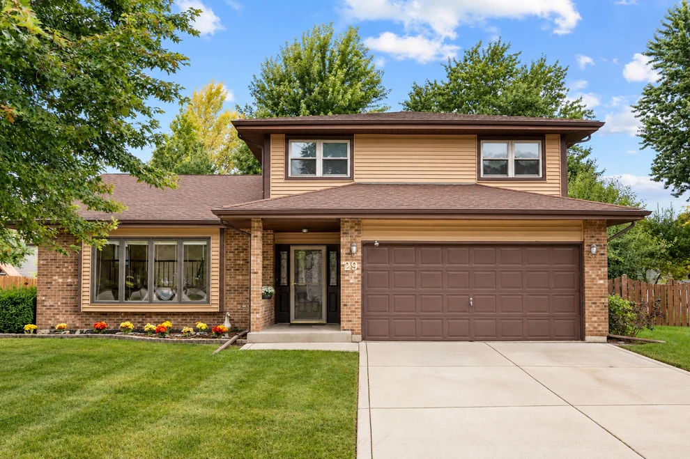 Unit for sale at 29 Mayfair Lane, Aurora, IL 60504