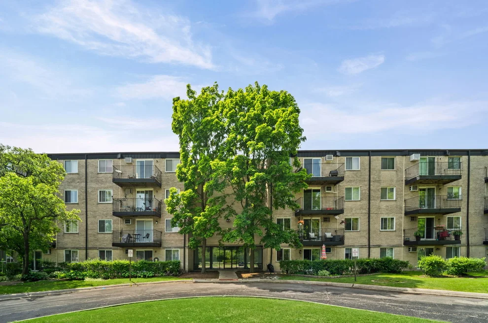 Unit for sale at 2315 E Olive Street, Arlington Heights, IL 60004