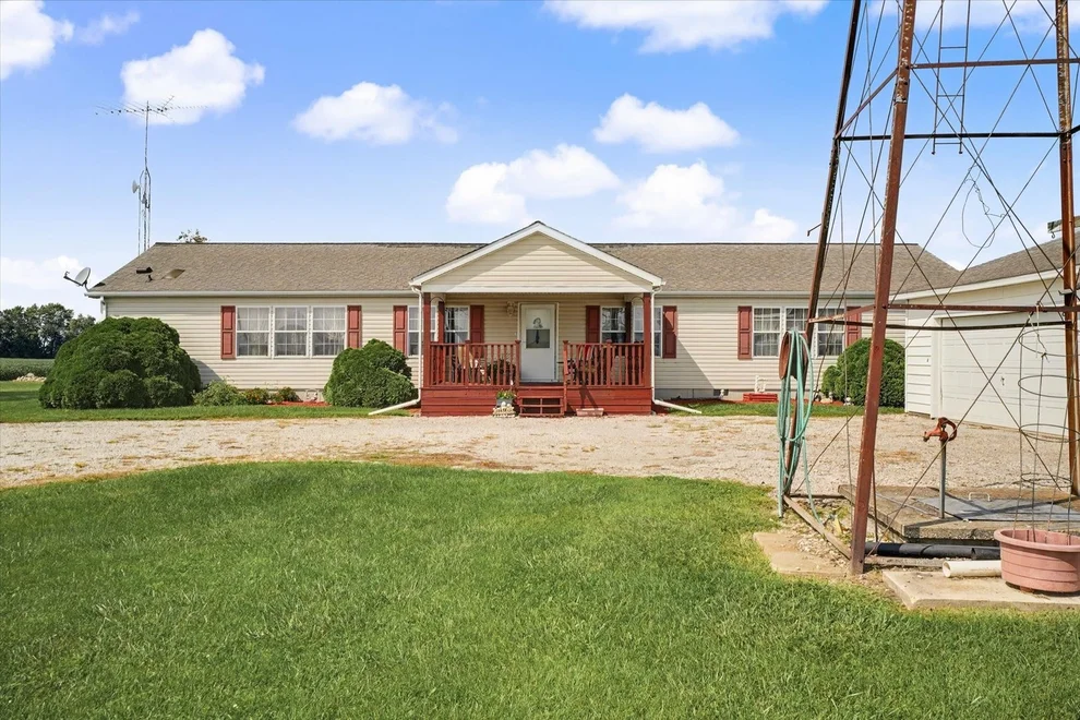 Unit for sale at 2225 E 1700th Road, Brocton, IL 61917