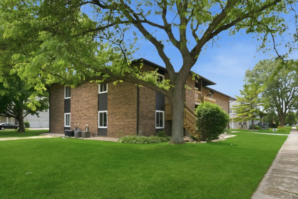 Unit for sale at 19409 Oakwood Avenue, Country Club Hills, IL 60478