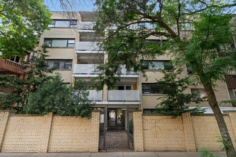 Unit for sale at 5616 N Kenmore Avenue, Chicago, IL 60660