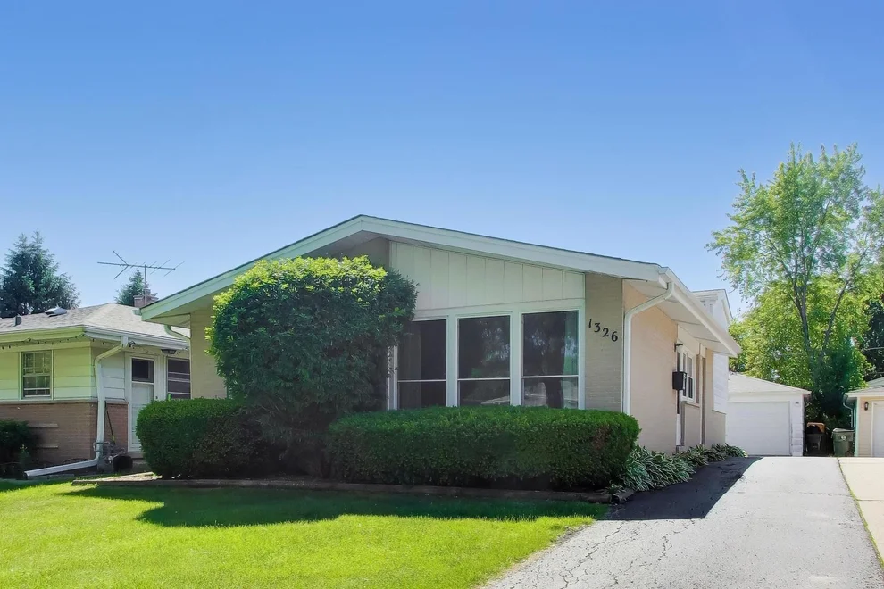 Unit for sale at 1326 S Dunton Avenue, Arlington Heights, IL 60005