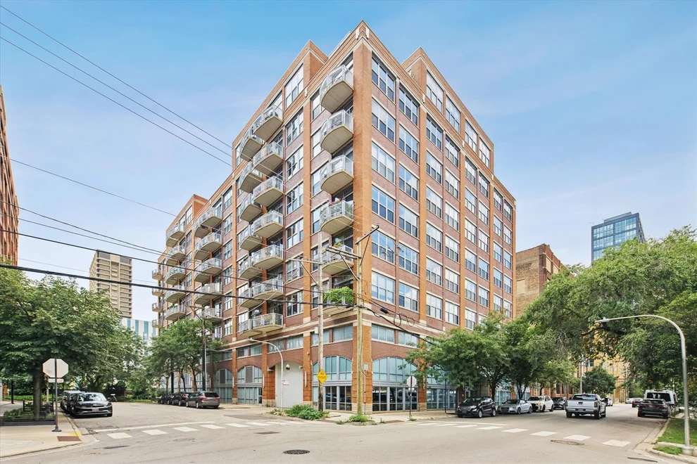 933 West Van Buren Street