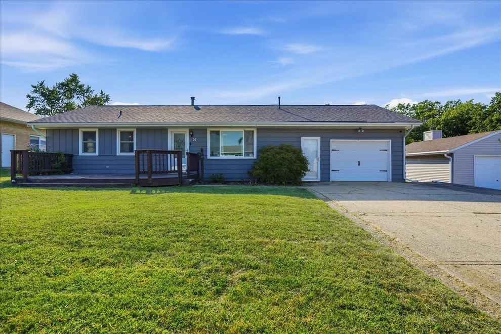 Unit for sale at 3 Cottonwood Street, Bloomington, IL 61701