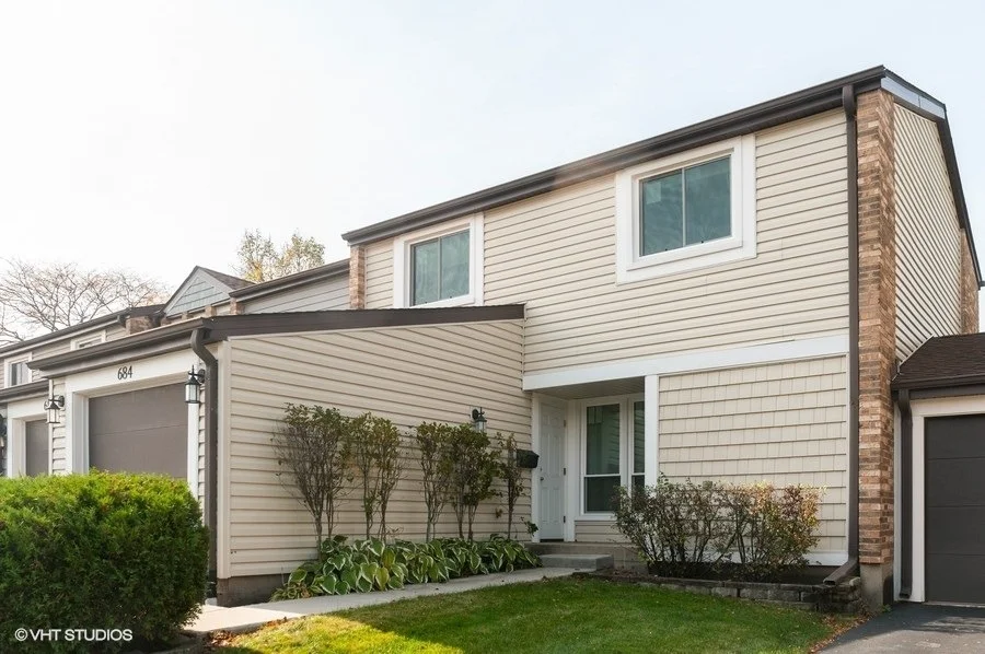 Unit for sale at 684 Cedarwood Court, Wheeling, IL 60090
