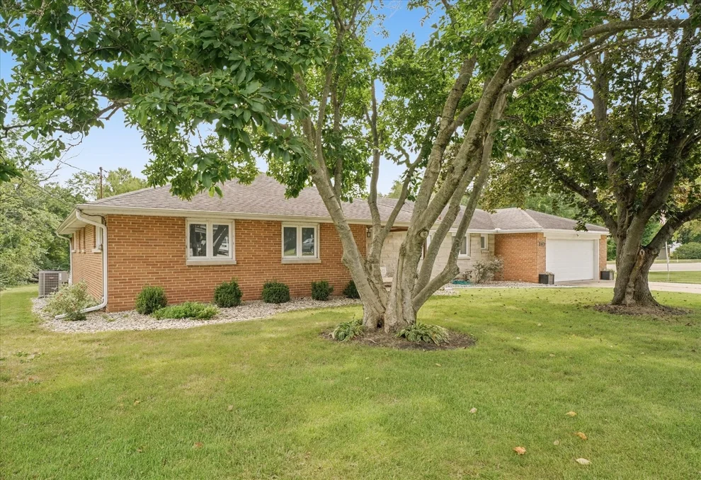 Unit for sale at 720 E High Street, Farmer City, IL 61842