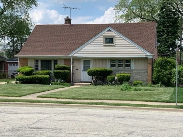 Unit for sale at 1916 Courtland Avenue, Park Ridge, IL 60068
