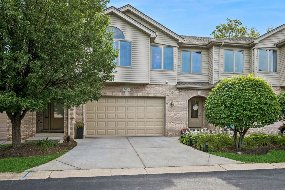Unit for sale at 695 E Nerge Road, Roselle, IL 60172