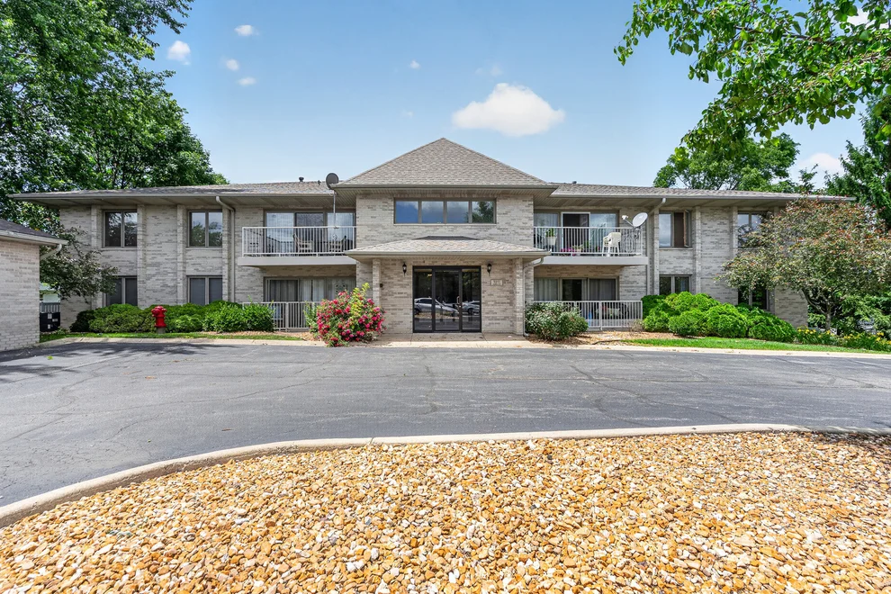 Unit for sale at 1011 Ashley Court S, Lockport, IL 60441