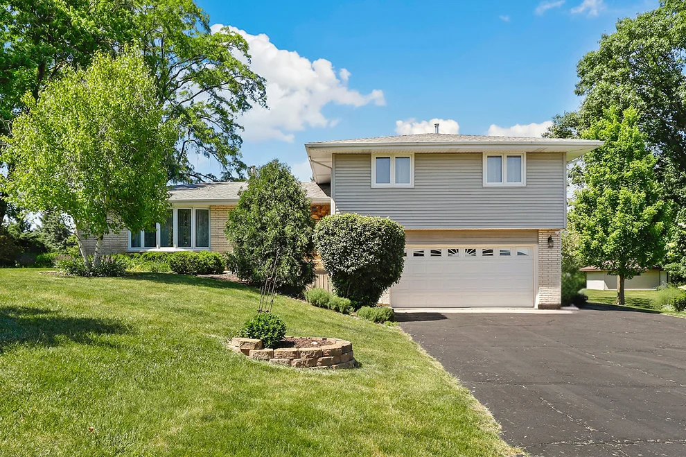 Unit for sale at 1240 117th Street, Lemont, IL 60439