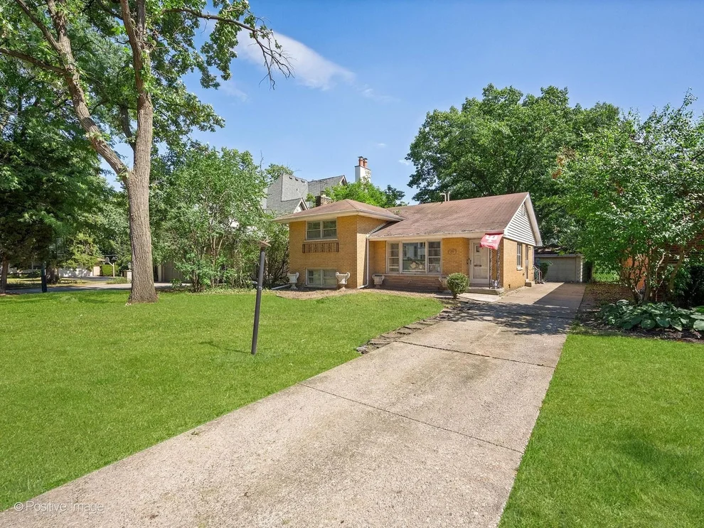Unit for sale at 21 N Quincy Street, Hinsdale, IL 60521