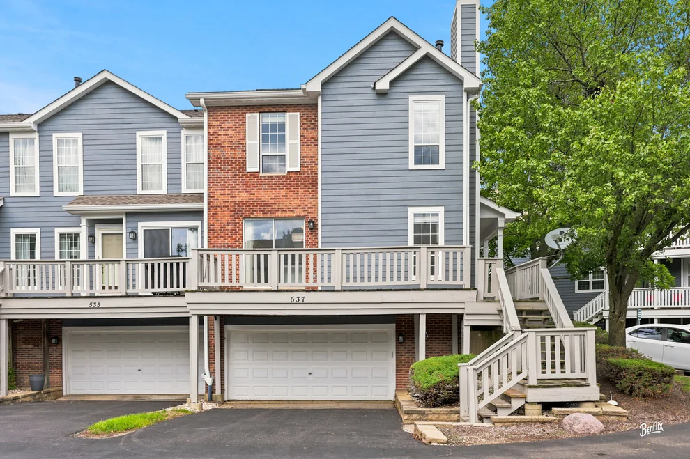 Unit for sale at 537 W Parkside Drive, Palatine, IL 60067