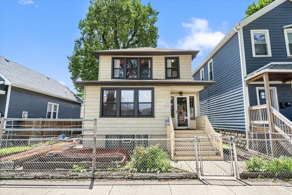 Unit for sale at 655 W 43rd Place, Chicago, IL 60609